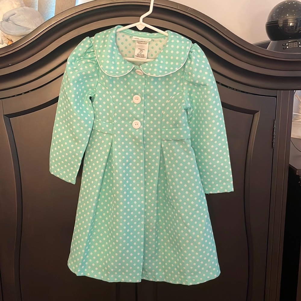 Beautiful girls spring overcoat.